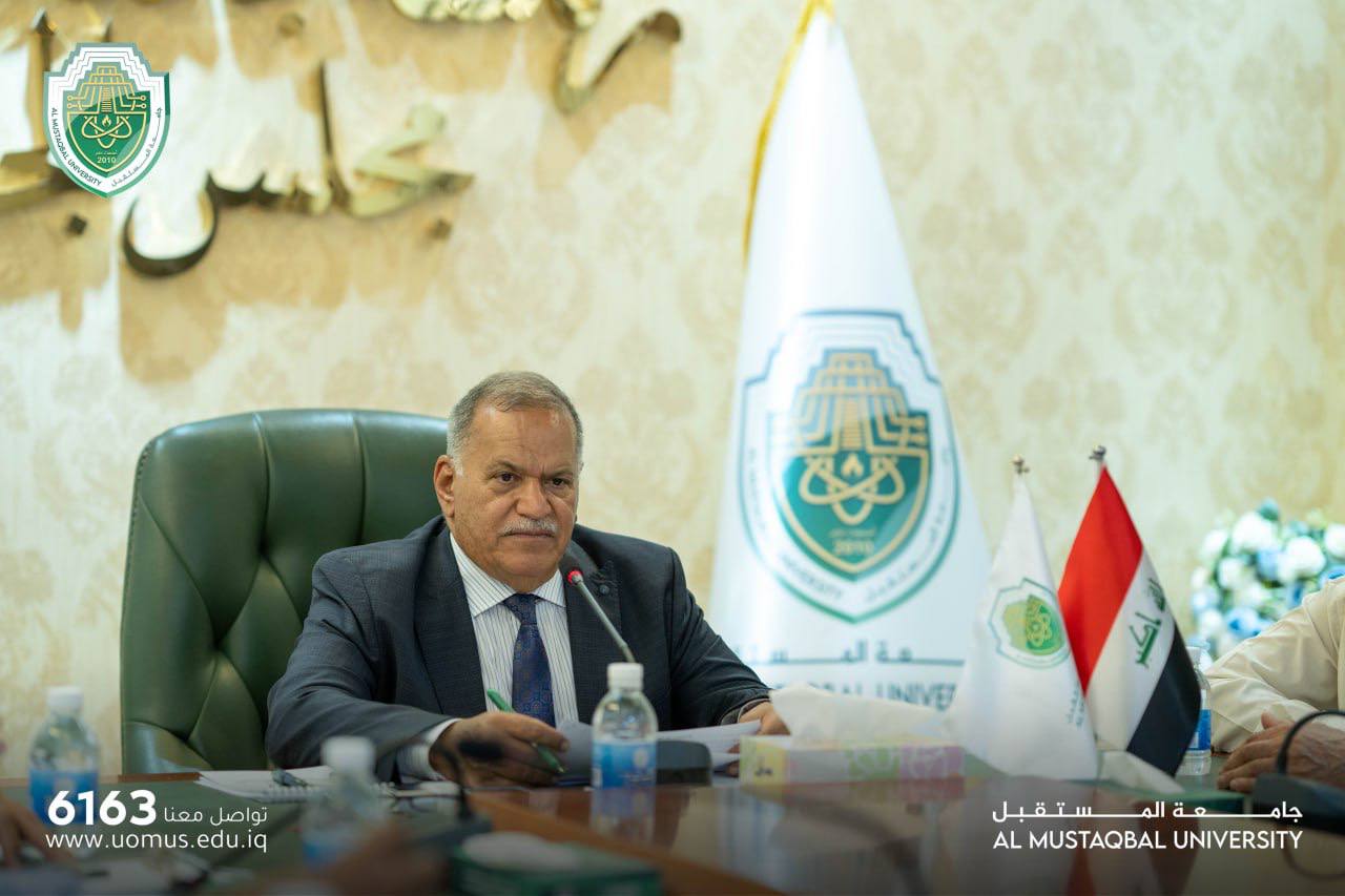 السيد رئيس جامعة المستقبل يعقد اجتماعاً حول تطوير الخطط البحثية و المؤتمرات مع عمادات و منتسبي الكليات الإنسانية 