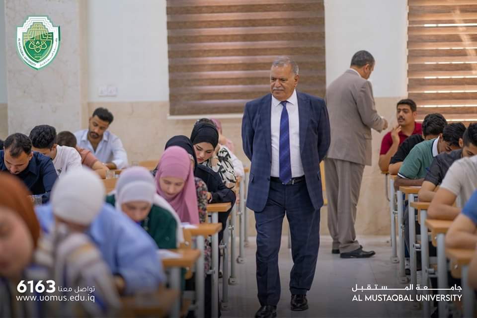 رئيس جامعة المستقبل يتفقد الطلبة اثناء تأديتهم الامتحانات 