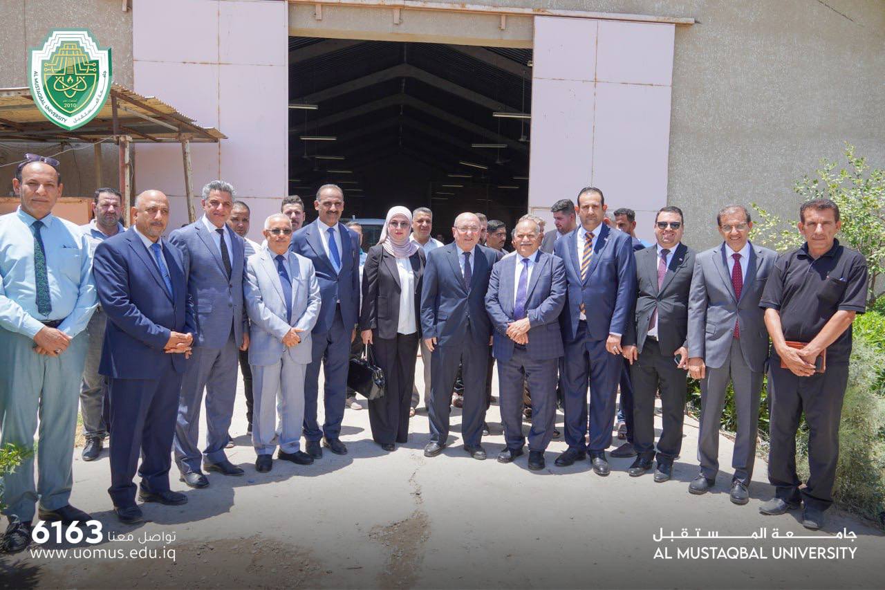 جامعة المستقبل تتبرع بألف سبورة مدرسية إلى تربية بابل في إطار مبادرة المليون سبورة التي أطلقها دولة رئيس الوزراء..