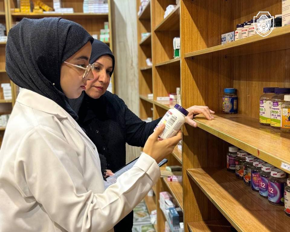 نظمت لجنة التدريب الصيفي في كلية الصيدلة جولات ميدانية للإشراف العلمي على التدريب الصيفي للطلبة