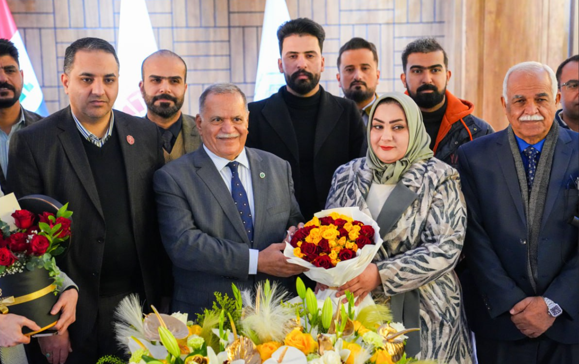 تقديم التهاني من عميد كلية التقنيات الصحية والطبية بمناسبة افتتاح بناية الرئاسة 