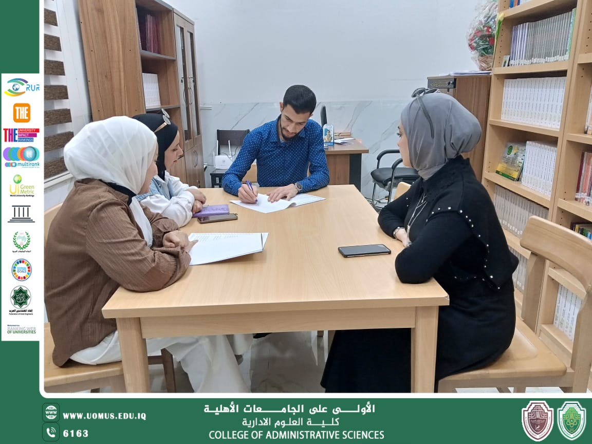 جانب من تواجد الطلبة مع التدريسيين في مكتبة الكلية 