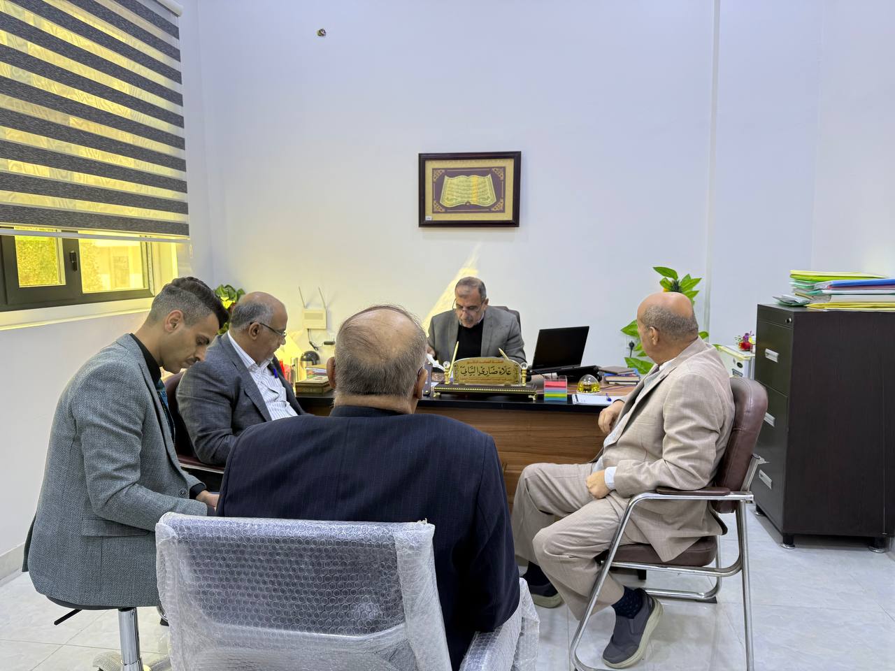 مجلس القسم يناقش الأوامر الإدارية ومعالجة الطلبة