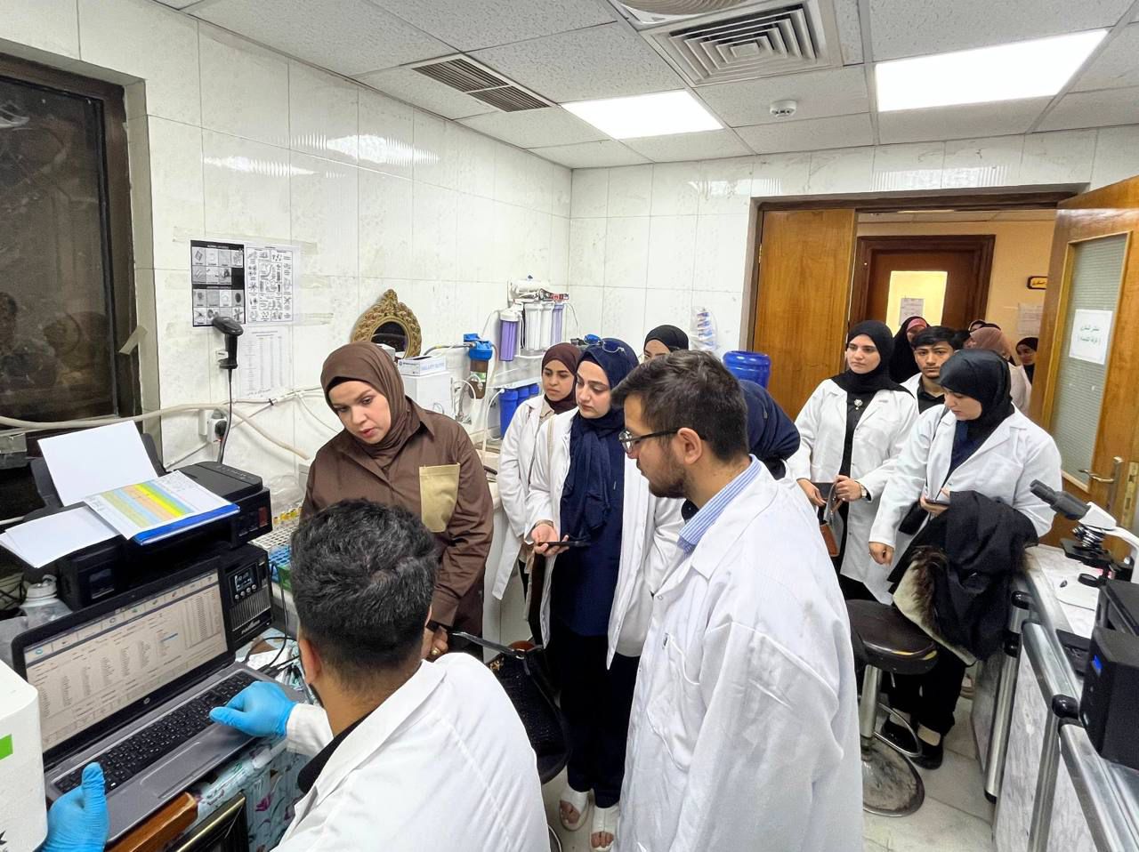 زيارة طلبة قسم تقنيات الكلية الصناعية الى مركز السكري في مستشفى مرجان التعليمي