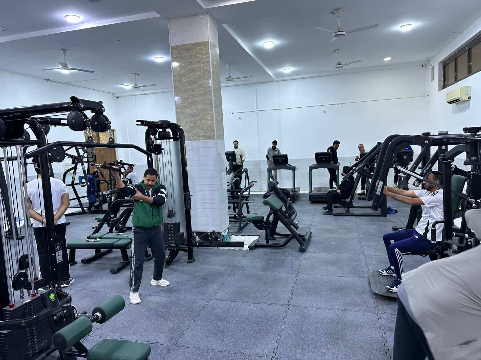 الصالة الرياضية لكمال الاجسام والقوه البدنية