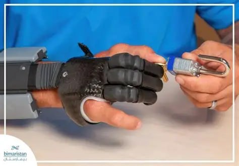 المساند الهجينة (Hybrid Orthotics): ثورة الدمج بين الهياكل الصلبة والروبوتات اللينة