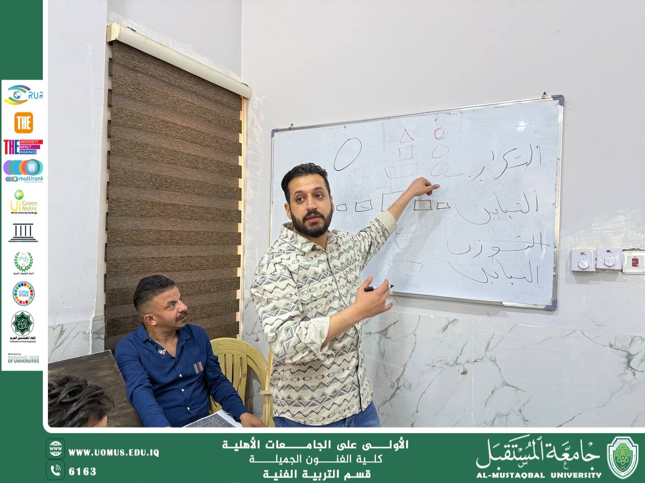 قسم التربية الفنية بجامعة المستقبل ينظم محاضرة عملية في مادة الجداريات لطلبة المرحلة الثالثة.