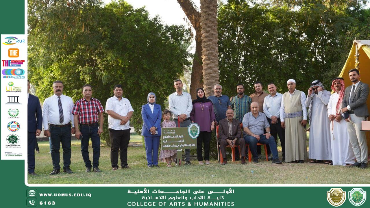 عميد كلية الآداب يتفقد الخيمة التراثية الخاصة بالكلية ضمن فعاليات معسكر المستقبل للاستدامة