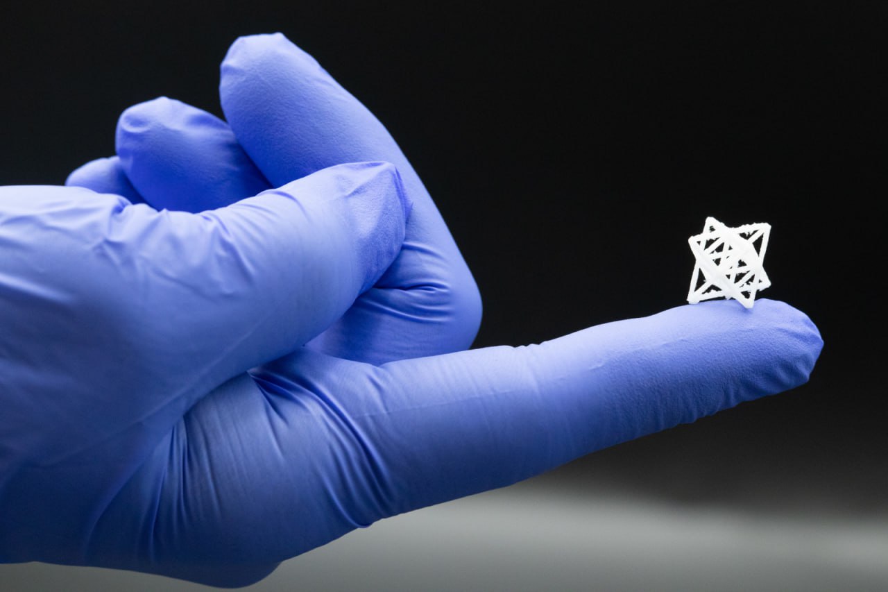 Self-Healing Smart Materials: A Revolution in the Medical Implant Industry