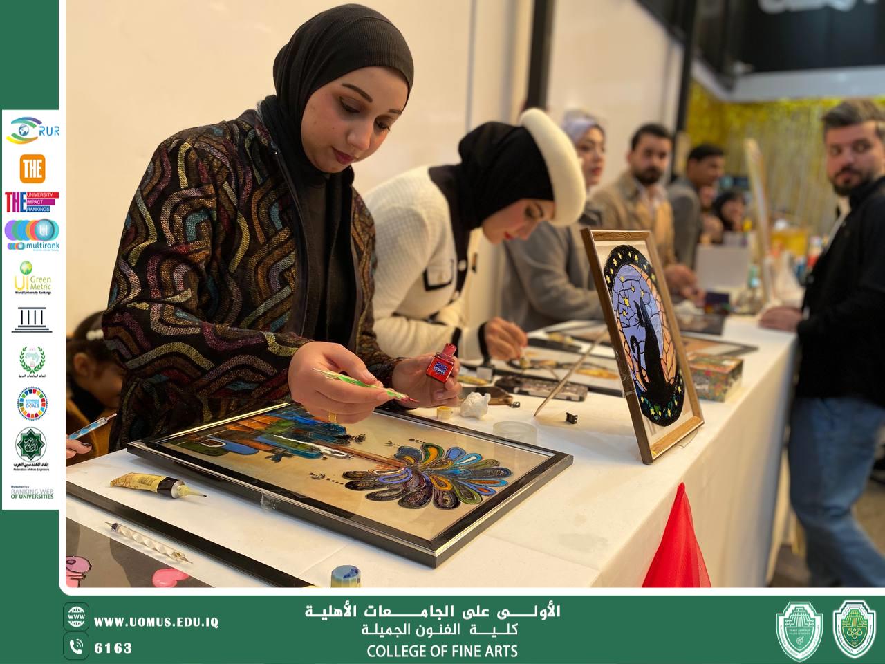 فن الزجاجيات يبرز في سمبوزيوم مهرجان الألوان بكلية الفنون الجميلة في جامعة المستقبل