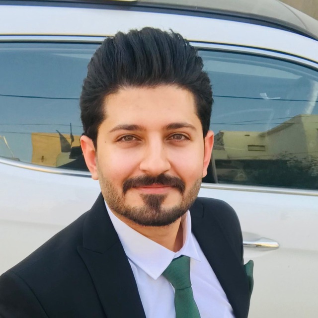 الموظف والمعيد يتولى تنفيذ المهام الإدارية اليومية ودعم العمل الأكاديمي من خلال المساعدة في التدريس والإشراف وتنظيم شؤون الطلبة، بما يضمن كفاءة سير العمل وتعزيز العملية التعليمية.