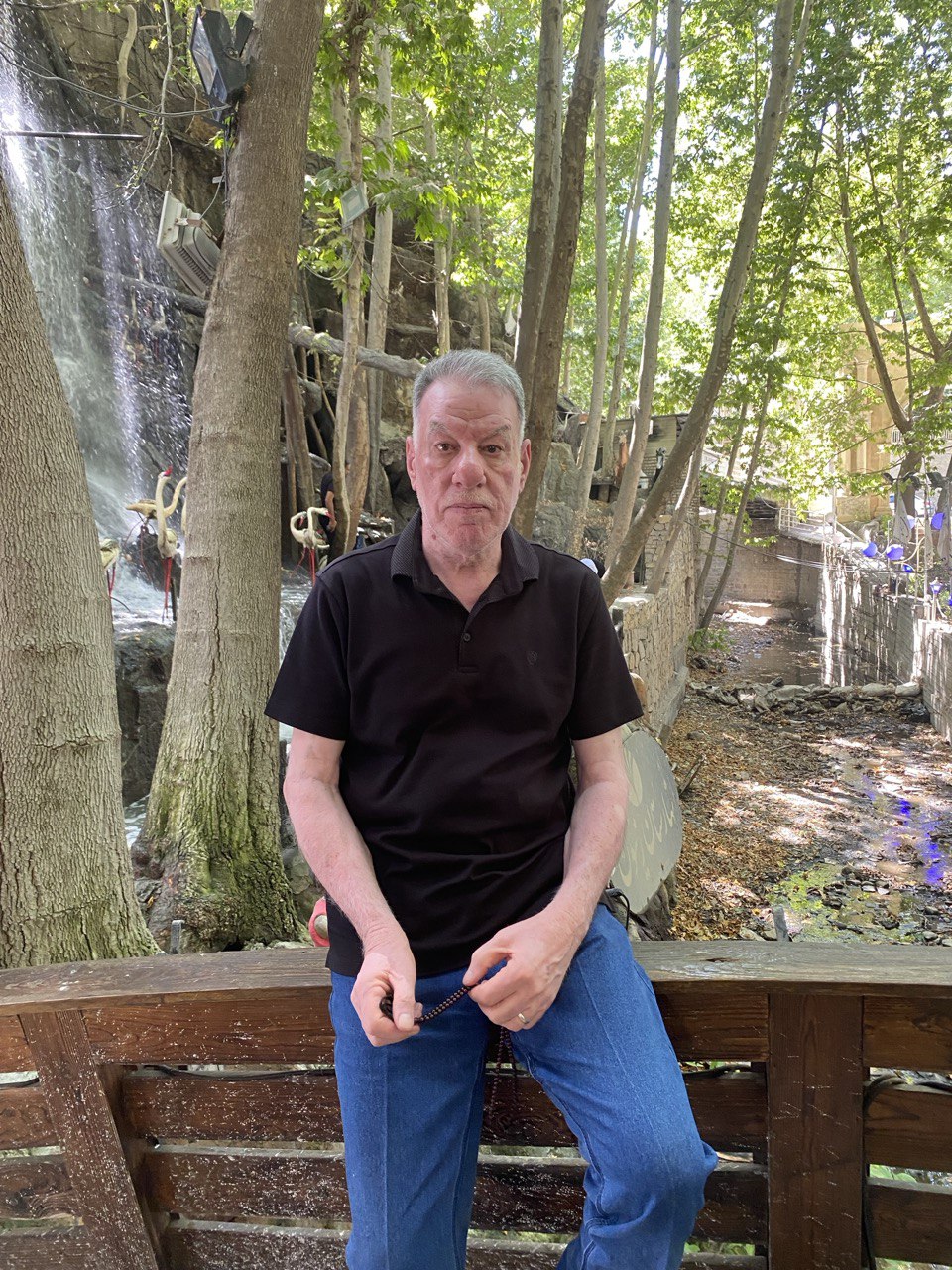 المعاون الإداري في كلية العلوم الإدارية 